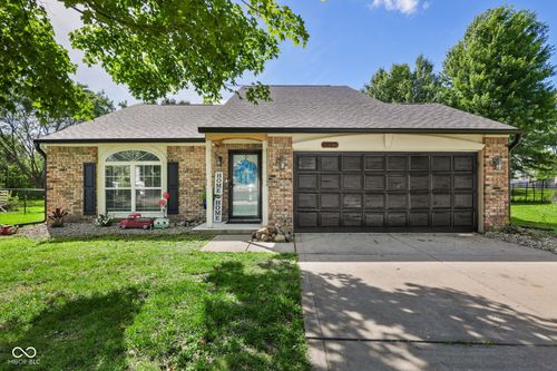 6677 Wimbledon Dr, Zionsville, IN, 46077-9152 | Card Image