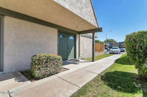 5943 W Golden Ln, Glendale, AZ, 85302-4561 | Card Image