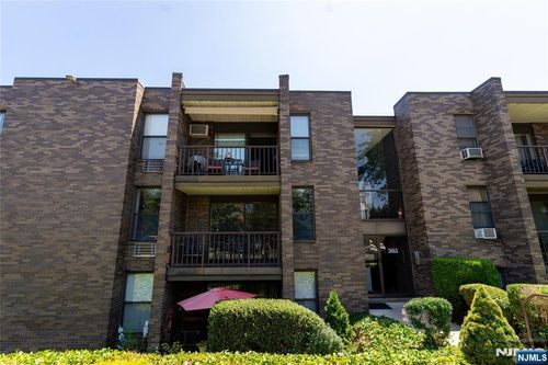 365 River Rd, Nutley, NJ, 07110-3612 | Card Image