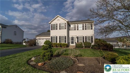 2305 Sheffield Dr, Forks Twp, PA, 18040-8601 | Card Image