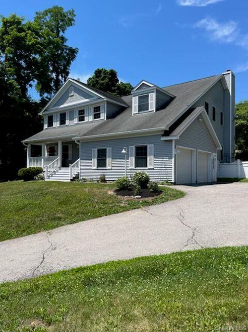 9 Mystic Glen Pl, Fishkill, NY, 12524-3418 | Card Image