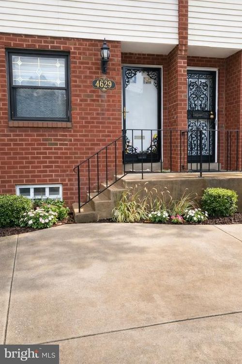 4629 Kingsessing Ave, PHILADELPHIA, PA, 19143-3807 | Card Image