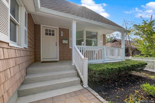 94 Carman Pl, Amityville, NY, 11701-3604 | Card Image