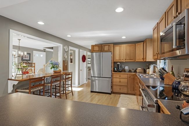 209 Forest St, House other with 3 bedrooms, 2 bathrooms and 6 parking in Franklin MA | Image 4