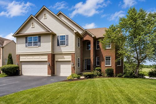 5218 Greenshire Cir, Lake In The Hills, IL, 60156-5893 | Card Image