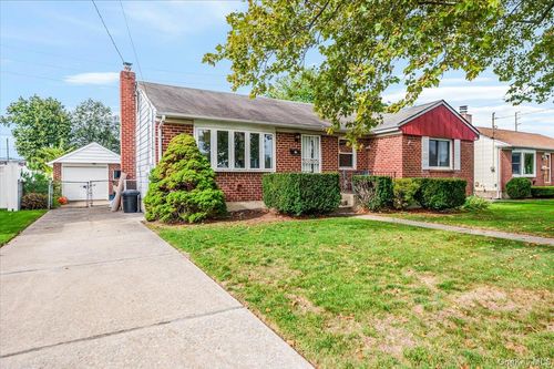 15 Hewmann Pl, Bethpage, NY, 11714-5122 | Card Image