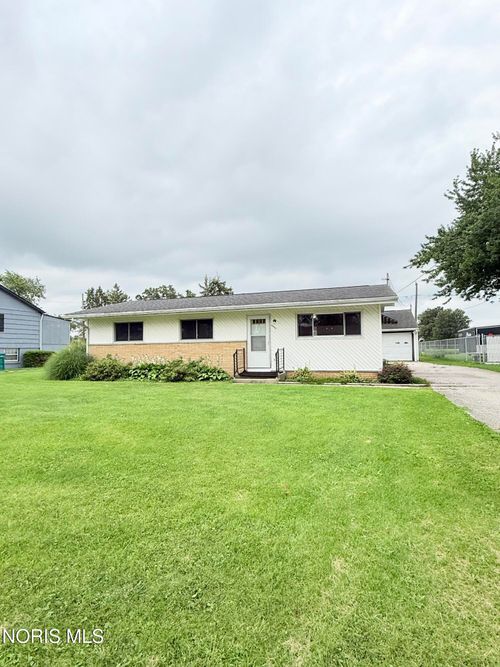 23766 Meadow Dr, Genoa, OH, 43430-1028 | Card Image