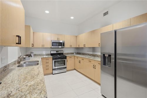 301-917 S New Hampshire, Los Angeles, CA, 90006 | Card Image