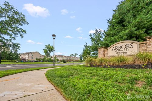 7 Larkspur Ln, Monroe, NJ, 08831-7302 | Card Image
