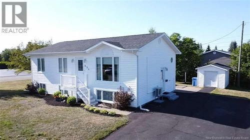 894 Poirier St, Bathurst, NB, E2A2T8 | Card Image