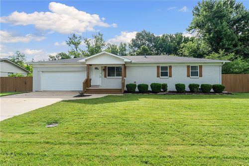 1305 Se D St, Bentonville, AR, 72712-6431 | Card Image