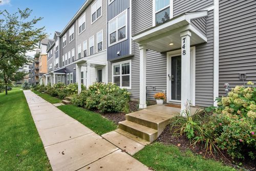 02-748 Midtown Ln, New Brighton, MN, 55112-3004 | Card Image