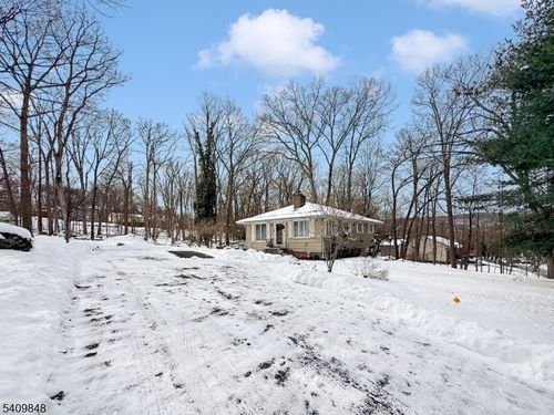 40 Pawnee Ave, Oakland, NJ, 07436-3008 | Card Image