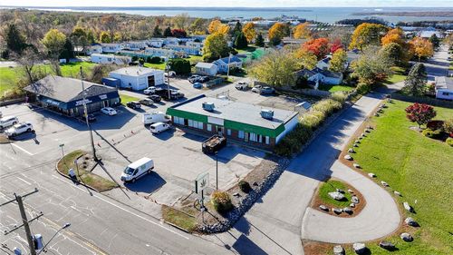 1627 West Main Road Road, Portsmouth, RI, 02871 | Card Image