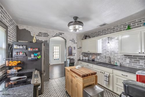 202 E Ross St, Rising Star, TX, 76471-5430 | Card Image