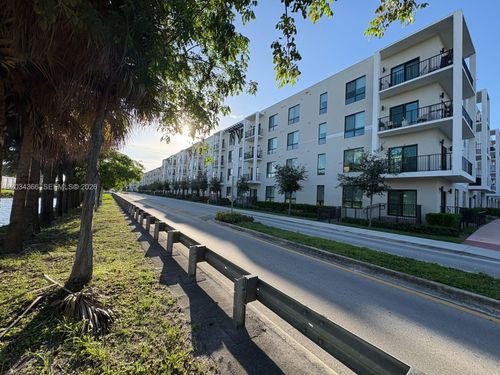 205-8001 Nw 41st St, Doral, FL, 33166-6268 | Card Image