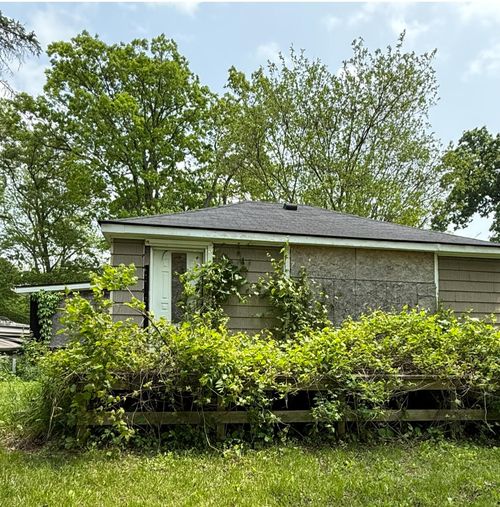 11108 Silver Lake Rd, Brighton, MI, 48116-8320 | Card Image