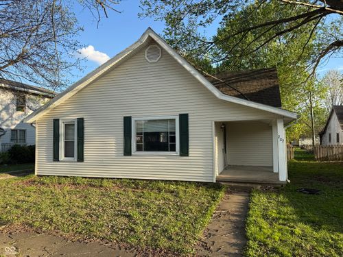 207 E Pine St, New Market, IN, 47965-5037 | Card Image