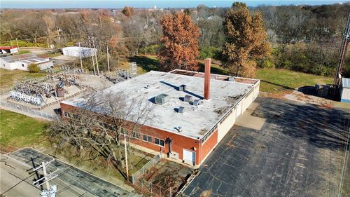 2044 N Walnut Grove Ave, Decatur, IL, 62526-3860 | Card Image