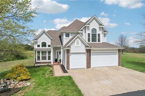 16374 Lake Point Dr, Bonner Springs, KS, 66012-1385 | Card Image