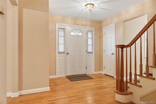 30 Church St, Nanuet, NY, 10954-3027 | Card Image