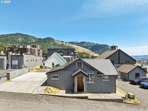 5-120 N Main Ave, White Salmon, WA, 98672-1149 | Card Image