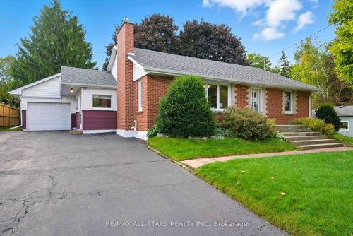 620 Queen St, Port Perry, ON, L9L1K6 | Card Image