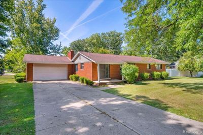 21496 Hcl Jackson, Home with 3 bedrooms, 2 bathrooms and null parking in Grosse Ile Twp MI | Image 2