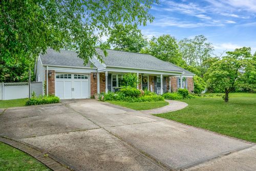 85 Manchester Ln, Stony Brook, NY, 11790-2824 | Card Image