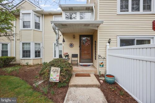 10 Fryer Ct, Hightstown, NJ, 08520-3020 | Card Image