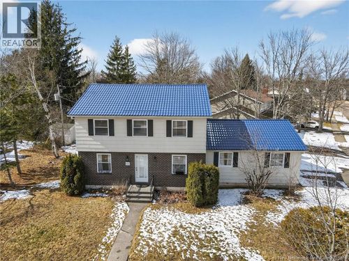 66 Parkwood Dr, Moncton, NB, E1E3X6 | Card Image