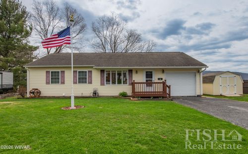 956 Center St, Lock Haven, PA, 17745-2713 | Card Image