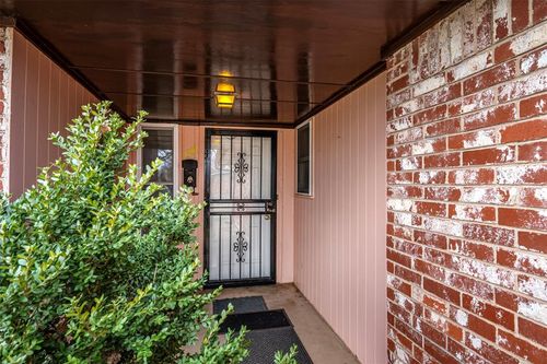 1301 Heather Ln, Moore, OK, 73160-2706 | Card Image