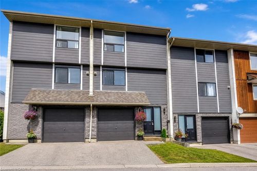 18-135 Chalmers St S, Cambridge, ON, N1R6M2 | Card Image