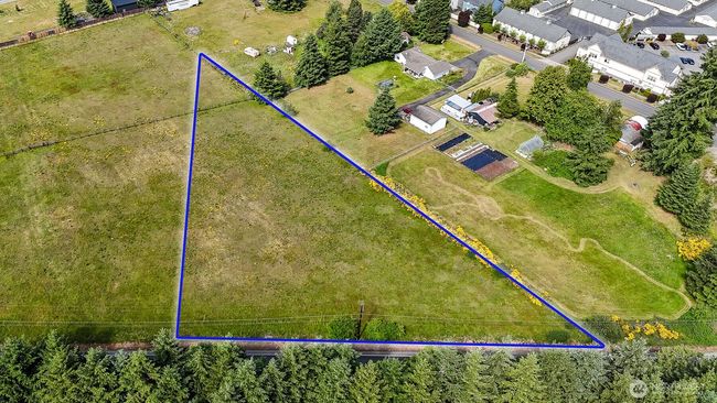 Level and dry. Partially fenced. Blue boundary lines are approximate. Buyer to verify to their own satisfaction. | Image 5