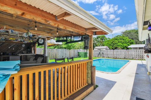 5221 Ne 16th Ave, Pompano Beach, FL, 33064-5615 | Card Image