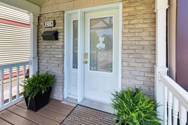 219 Cundles Rd W, House attached with 3 bedrooms, 1 bathrooms and 2 parking in Barrie ON | Image 4