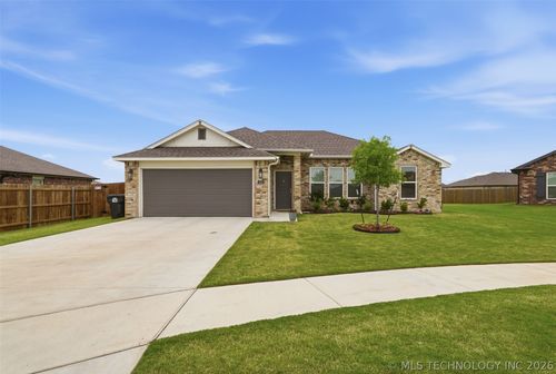 1413 E 150th St S, Glenpool, OK, 74033-4390 | Card Image