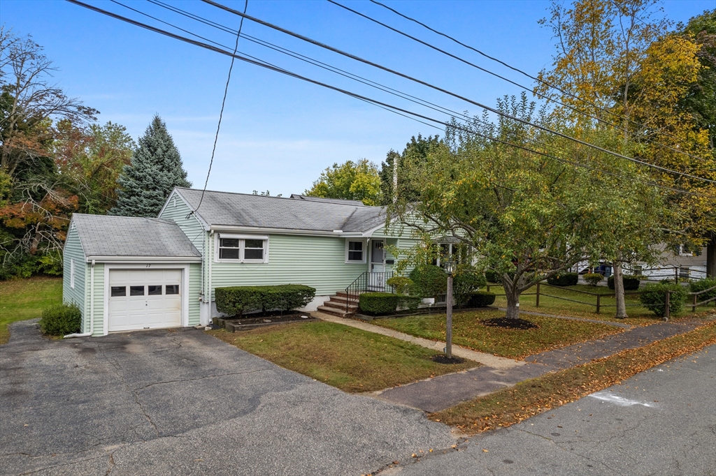 Albion Ave, Stoneham, MA 02180