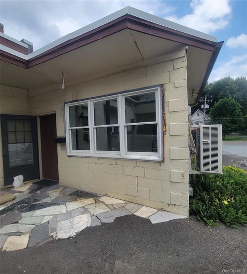 11 Washington Ave, Suffern, NY, 10901-4655 | Card Image