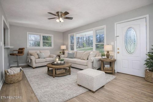 310 W Kentucky Ave, La Follette, TN, 37766-4121 | Card Image