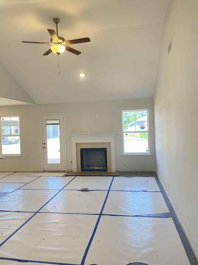 Gas interior fireplace with tan marble surround | Image 6