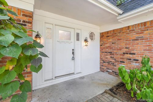 3801 Glen Hills Dr, Hartland, MI, 48353-1103 | Card Image