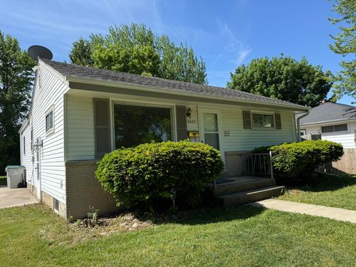 8835 W Bender Ave, Milwaukee, WI, 53225-1805 | Card Image