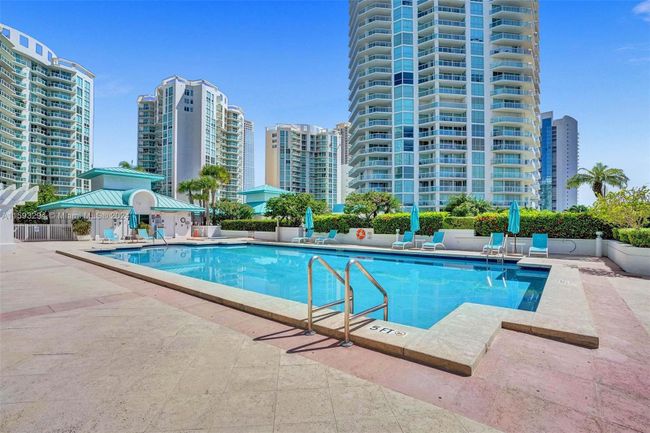 2651 - 16500 Collins Ave, Condo with 3 bedrooms, 3 bathrooms and null parking in Sunny Isles Beach FL | Image 8