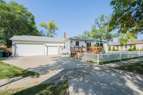 320 2nd St E, West Fargo, ND, 58078-1811 | Card Image