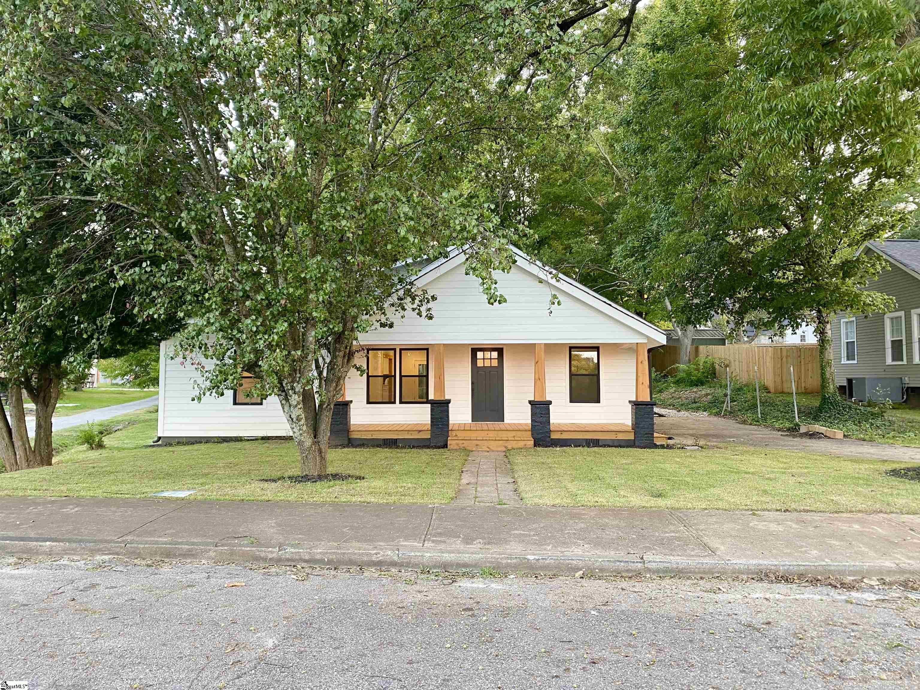 Jefferies St, Gaffney, SC 29340