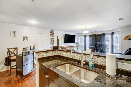 529 N Graham St, Charlotte, NC, 28202-1490 | Card Image