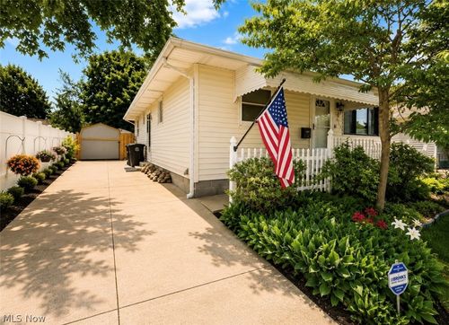 2065 Hackberry St, Akron, OH, 44301-2865 | Card Image