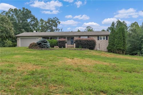 225 Rakestraw Rd, Stoneville, NC, 27048-7721 | Card Image